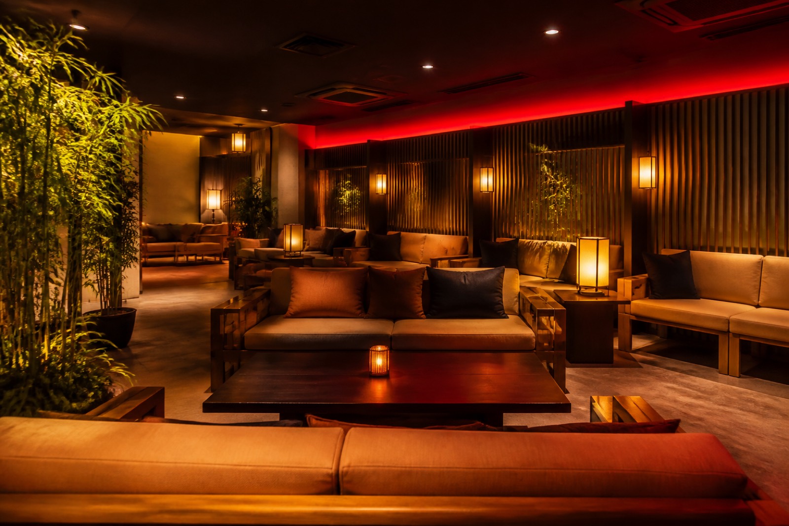 Lounge pihenőzóna kényelmes ülőhelyekkel