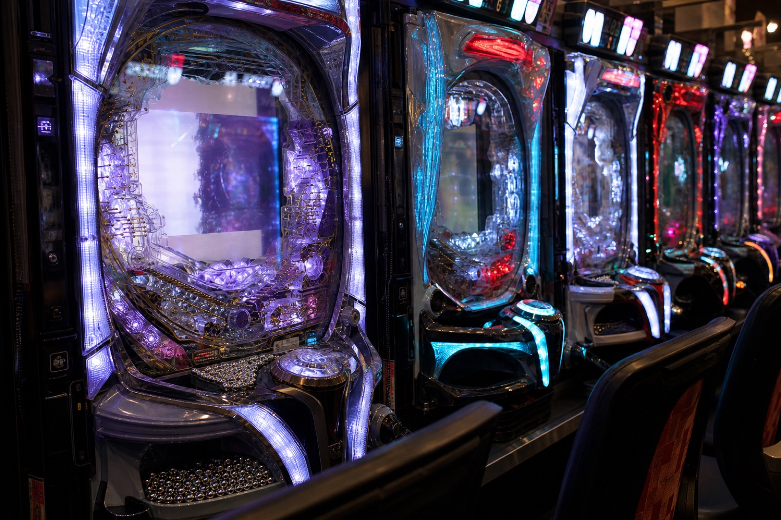 Pachinko gépek sora a fizikai teremben